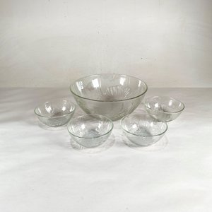 Lote siguiente: Compotera y 4 Bowls de Vidrio Tallado con Diseño Floral