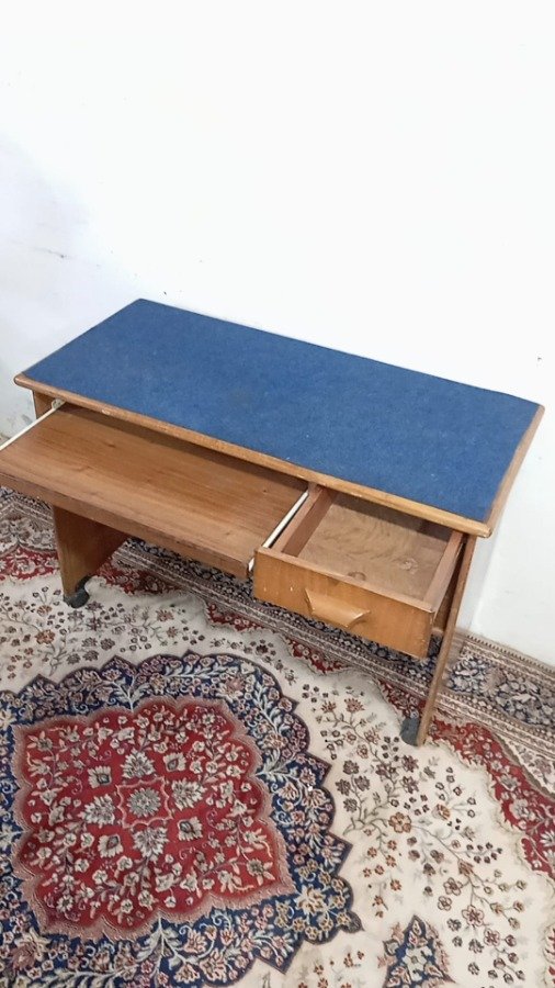 Escritorio en madera con ruedas para PC - imagen 5