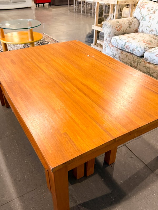 Mesa de centro de madera color natural