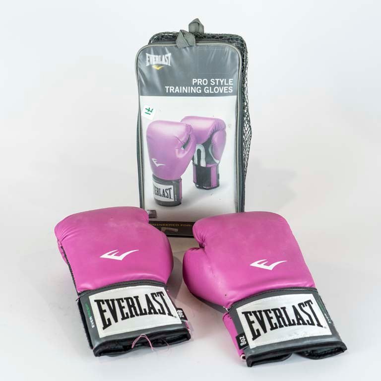 Lote siguiente: Guantes de boxeo Everlast para mujer en excelente condición