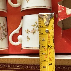 Juego de Tazas y Platos de Porcelana Brasileña con Flores Rosadas y Doradas - imagen 6