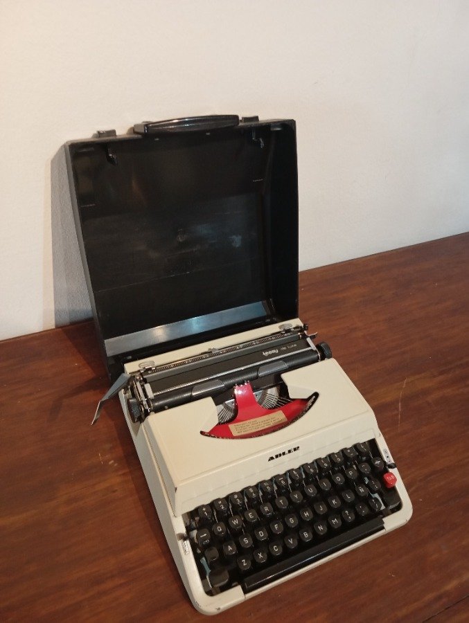 Maquina de escribir ADLER en excelente estado - imagen 2