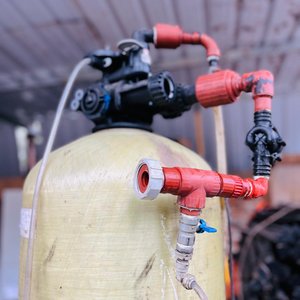 Tanque Hidroneumático de Fibra de Vidrio con Conexiones y Mangueras - imagen 2