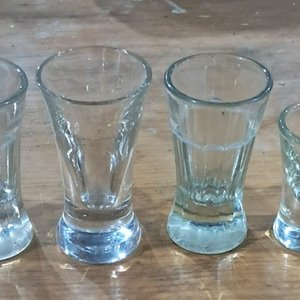 Lote anterior: Conjunto de 4 Vasitos de Vidrio para Pulpería