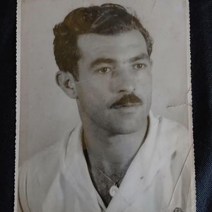 Fotografía Vintage Atilio García con Camiseta de Nacional - Estudio Del Río (c. 1940s/50s) - imagen 1