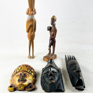 Lote siguiente: Lote de 5 Figuras y Máscaras Africanas de Madera Tallada