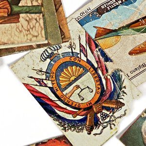 Lote de Figuritas Antiguas: Personajes Históricos, Mapas y Escudos - imagen 3