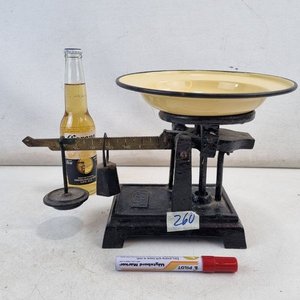 Lote siguiente: Antigua Balanza Romana de Cocina con Plato Enlozado y Pesas