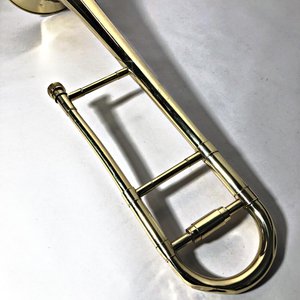 Trompeta de Bronce con Estuche Negro - imagen 2
