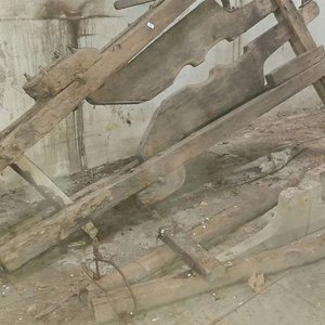 Antiguo Cepo de Madera para Ganado - imagen 2