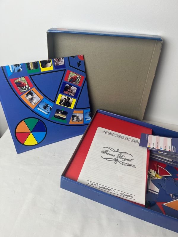 Juego de Trivial en una caja azul - imagen 4