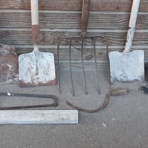 Lote de Herramientas de Jardín y Construcción: Palas, Orquilla, Asada, Sierra, Zarandas y Más - imagen 3