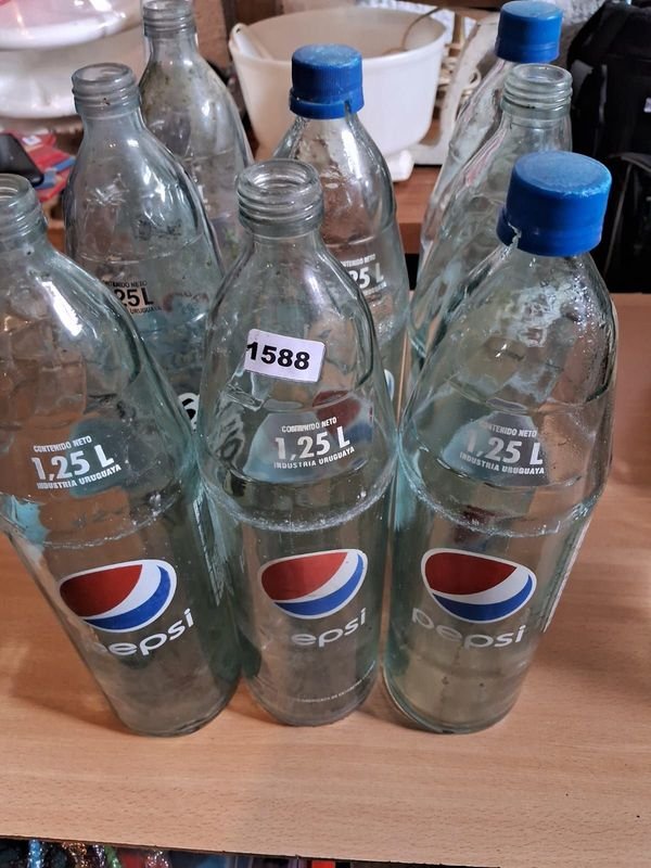 Lote de botellas de Pepsi retornables de 1.25l - imagen 2