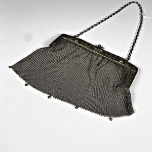 Cartera de Fiesta Antigua de Metal con Cadena y Detalles Florales - imagen 2