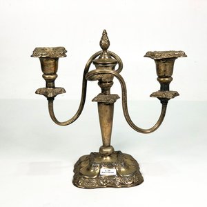 Lote anterior: Candelabro de Metal Inglés Labrado para Tres Velas
