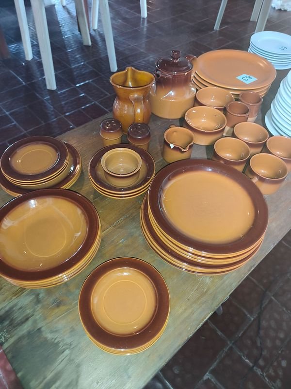 Juego de Cerámica Marrón 42 Piezas: Platos, Tazas y Jarra