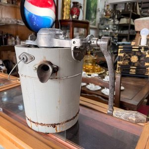 Antigua Máquina de Helados a Manivela "KitchenAid" con Tacho de Madera - imagen 2