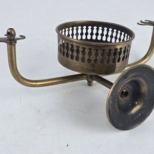 Antiguo Soporte de Bronce para Baño con Detalle de Mano - imagen 5