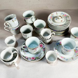 Conjunto de Tazas y Platos con Diseño Floral - imagen 2