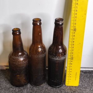 Lote siguiente: 3 Botellas Antiguas de Cerveza Nacionales