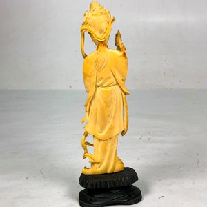 Figura de Dama Oriental en Marfil con Base de Madera - imagen 4