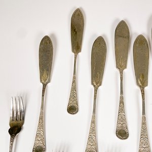 Conjunto de 30 Cubiertos Labrados en Metal Plateado - imagen 5