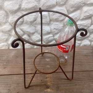 Macetero Vintage de Hierro Forjado con Soporte Inferior - imagen 2