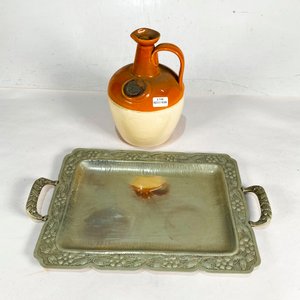 Lote de 3 Piezas: Porrón de Gres, Bandeja Metálica y Talla Africana - imagen 3