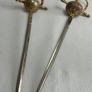 Dos Abrecartas Estilo Espada Española con Detalles Dorados y Esmaltados - imagen 2