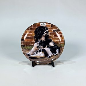 Plato de Porcelana Pintado a Mano "Perros" Firmado Nigel Hemming - 20 cm - imagen 1