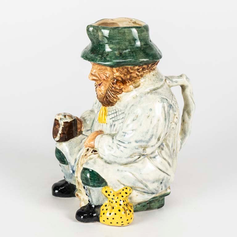 Jarra de vino de loza inglesa con personaje anciano - imagen 2