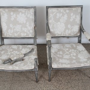 Par de Sitiales Luis XVI Estilo Francés con Tapizado Floral - imagen 3