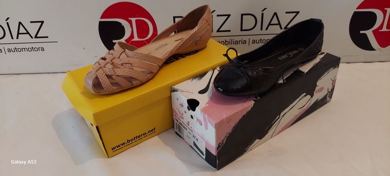 Zapatillas de cuero en caja - imagen 1