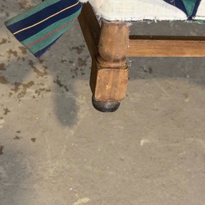 Berger Tapizado en Tela a Rayas con Almohadón y Patas de Madera - imagen 3