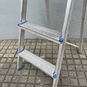 Escalera Plegable de Aluminio con 3 Escalones y Asiento Azul - imagen 2