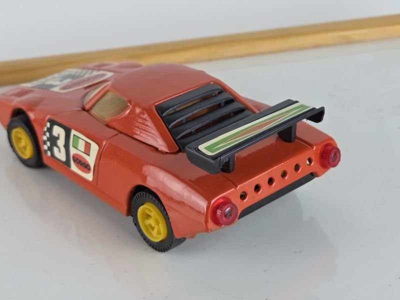 Coche de juguete en perfecto estado, original y con detalles - imagen 5