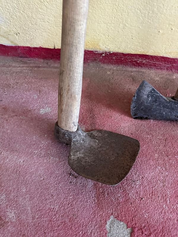 Lote siguiente: Herramientas agrícolas ASADA y HACHA