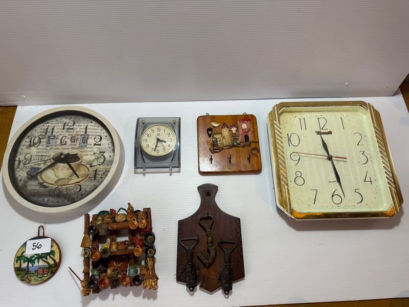 Lote de 3 Relojes y Adornos Varios para Colgar