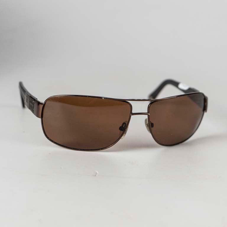 Lote anterior: Par de lentes de sol Traffic con detalles mínimos