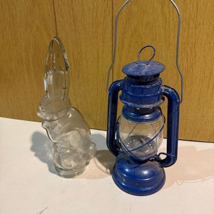 Frasco de Vidrio Forma Conejo y Farol Azul Vintage - imagen 4