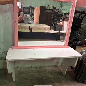 Lote anterior: Mueble Tocador Blanco con Repisa Colgante y Marco Rosa