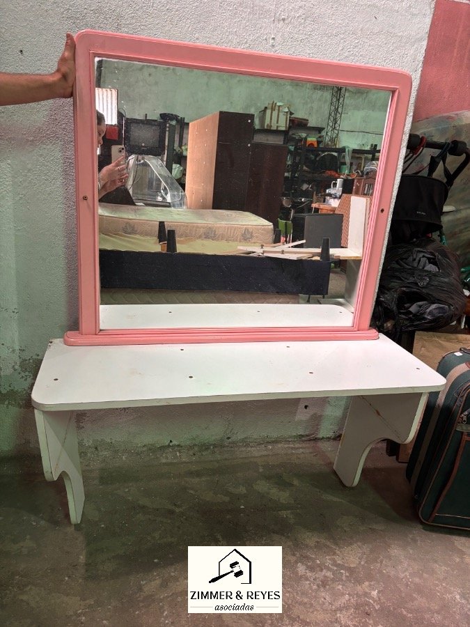 Mueble Tocador Blanco con Repisa Colgante y Marco Rosa