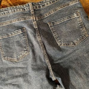 Lote de 2 Pantalones Jeans: Uno Azul Roto Talle 28 y Otro Esfumado Talle 30 - imagen 7