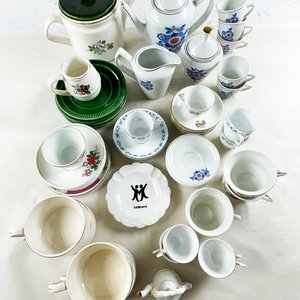 Juego de Té y Café en Cerámica Verde y Blanca con Detalles Florales - imagen 2