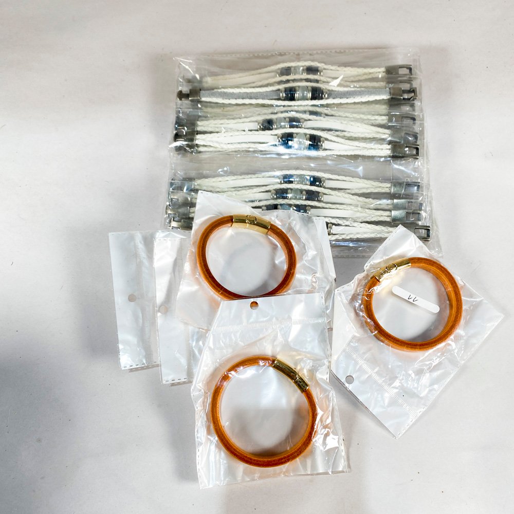 Lote de Pulseras de Cuero y Tejidas