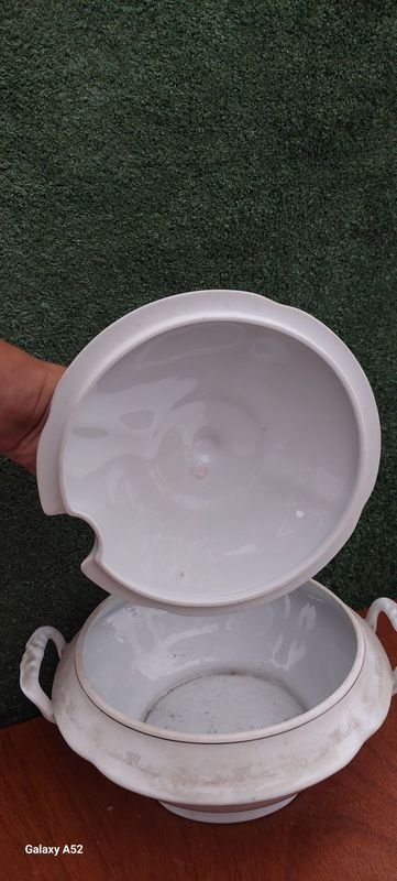 Servicio de mesa en porcelana y metal - imagen 17
