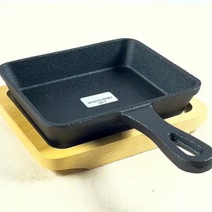 Sartén Cuadrada de Hierro Fundido con Base de Madera - imagen 3