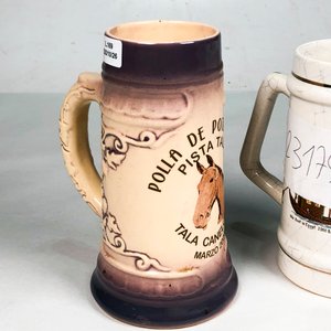 Dos Jarras de Porcelana para Cerveza con Diseños Vintage - imagen 3