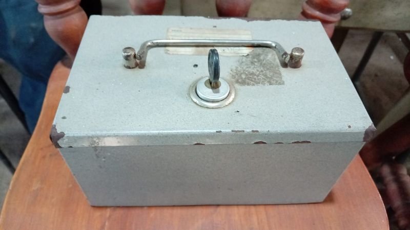 Caja Fuerte Chica Metálica Portátil con Llave
