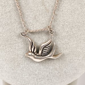 Cadena de Plata con Colgante de Ave Estilizado - imagen 3